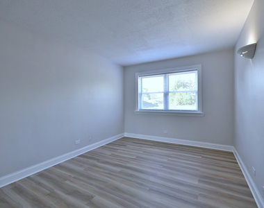 600 S York Street - Photo Thumbnail 14