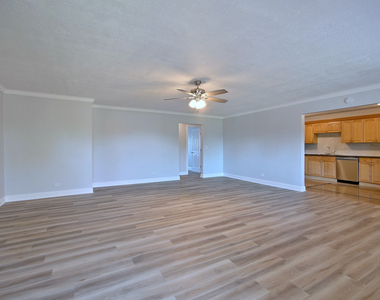 600 S York Street - Photo Thumbnail 5
