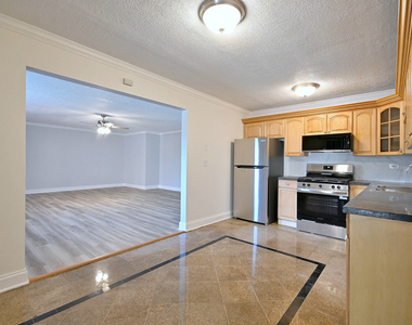600 S York Street - Photo Thumbnail 9