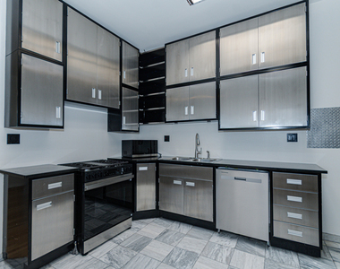 1024 N Western Avenue - Photo Thumbnail 7