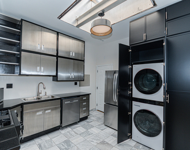 1024 N Western Avenue - Photo Thumbnail 9