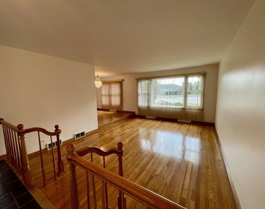 7150 N Crawford Avenue - Photo Thumbnail 2