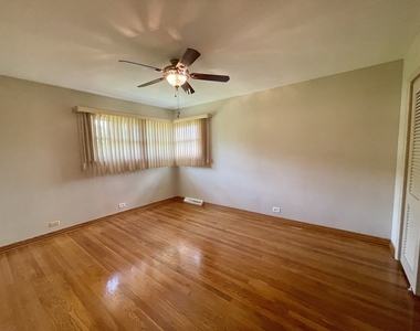 7150 N Crawford Avenue - Photo Thumbnail 14