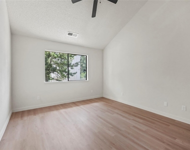 16800 Sugar Pine Drive - Photo Thumbnail 5