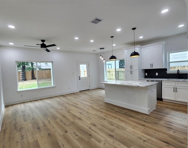 316 S Sandra Street - Photo Thumbnail 3
