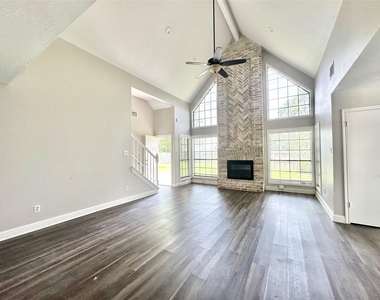 2523 Castle Place - Photo Thumbnail 3