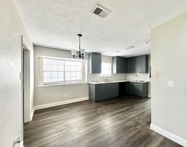 2523 Castle Place - Photo Thumbnail 6
