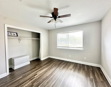 2523 Castle Place - Photo Thumbnail 23