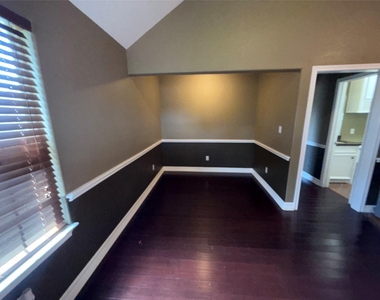 8233 Hickok Lane - Photo Thumbnail 13