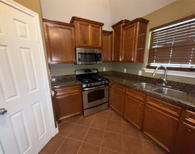 8233 Hickok Lane - Photo Thumbnail 10