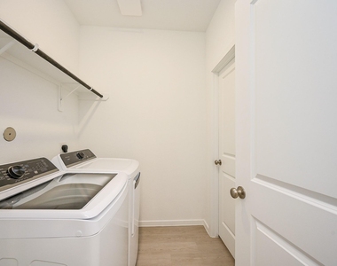 6427 Seafoam Lake Drive - Photo Thumbnail 19