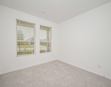 6427 Seafoam Lake Drive - Photo Thumbnail 16