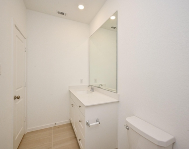 6427 Seafoam Lake Drive - Photo Thumbnail 18