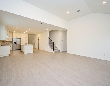 6427 Seafoam Lake Drive - Photo Thumbnail 25
