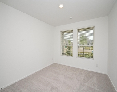 6427 Seafoam Lake Drive - Photo Thumbnail 14