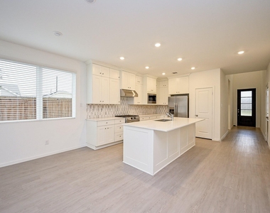 6427 Seafoam Lake Drive - Photo Thumbnail 24
