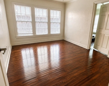1905 Colquitt Street - Photo Thumbnail 3