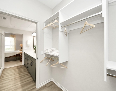 3003 Memorial Court - Photo Thumbnail 8