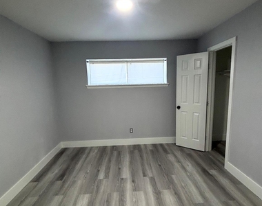 8406 Detroit Street - Photo Thumbnail 3