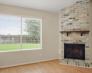 2911 Garden Lane - Photo Thumbnail 7