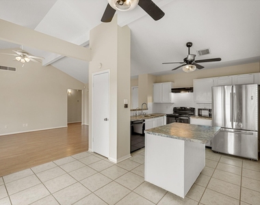 2911 Garden Lane - Photo Thumbnail 9