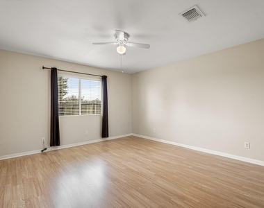 2911 Garden Lane - Photo Thumbnail 12