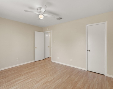 2911 Garden Lane - Photo Thumbnail 16