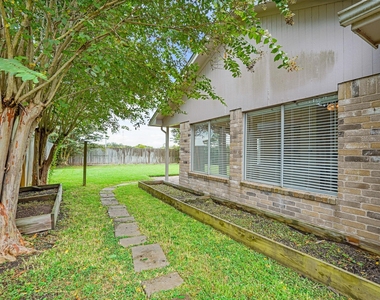 2911 Garden Lane - Photo Thumbnail 21