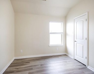 3014 Rose Trace Drive - Photo Thumbnail 11