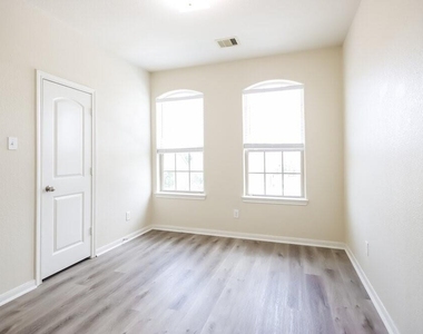 3014 Rose Trace Drive - Photo Thumbnail 12