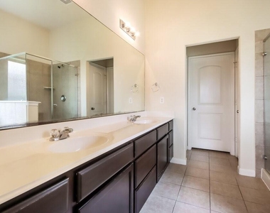 3014 Rose Trace Drive - Photo Thumbnail 8