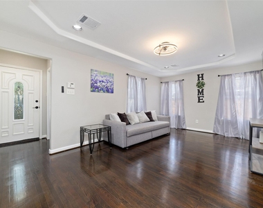 617 Frisco Street - Photo Thumbnail 2