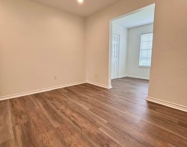 511 N 3rd Street - Photo Thumbnail 8