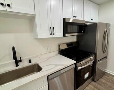 511 N 3rd Street - Photo Thumbnail 6