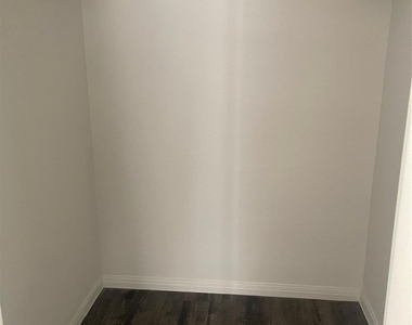 2629 N Camp Circle - Photo Thumbnail 10