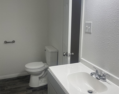 2629 N Camp Circle - Photo Thumbnail 14
