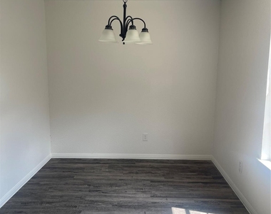 2629 N Camp Circle - Photo Thumbnail 2