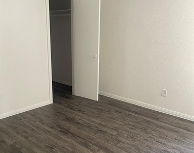 2629 N Camp Circle - Photo Thumbnail 9