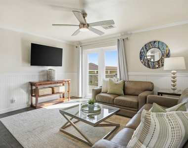 9520 Seawall Boulevard - Photo Thumbnail 1
