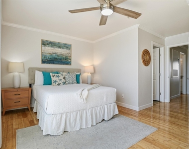 9520 Seawall Boulevard - Photo Thumbnail 9