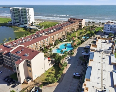 9520 Seawall Boulevard - Photo Thumbnail 23