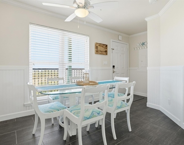 9520 Seawall Boulevard - Photo Thumbnail 3