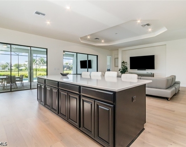11110 Canal Grande Drive - Photo Thumbnail 9