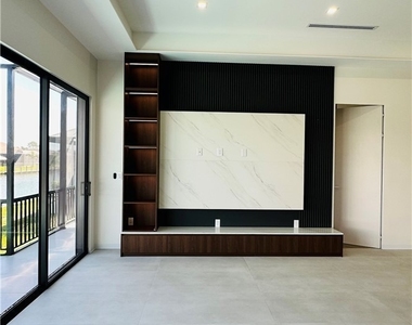 15482 Viscount Circle - Photo Thumbnail 10