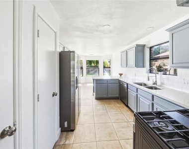 19519 Mallard Lake Lane - Photo Thumbnail 7