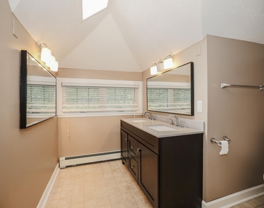 749 Maple - Photo Thumbnail 21