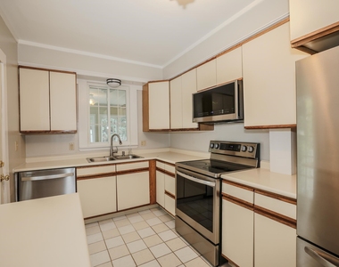 749 Maple - Photo Thumbnail 14