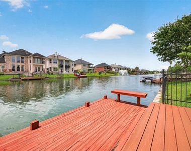 17927 Sugarloaf Bay Drive - Photo Thumbnail 1