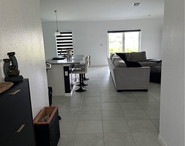 1912 Ne 2 Place - Photo Thumbnail 4