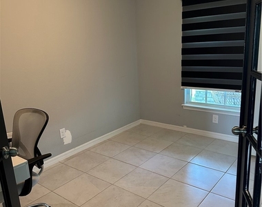 1912 Ne 2 Place - Photo Thumbnail 6